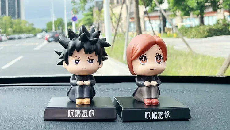 Accessoires de tableau de bord de voiture Anime Jujutsu Kaisen Figurines à tête secouée Intérieurs de voiture Gâteau Dessin animé Poupées Décoration Figurine d'action