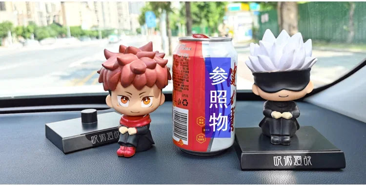 Accessoires de tableau de bord de voiture Anime Jujutsu Kaisen Figurines à tête secouée Intérieurs de voiture Gâteau Dessin animé Poupées Décoration Figurine d'action